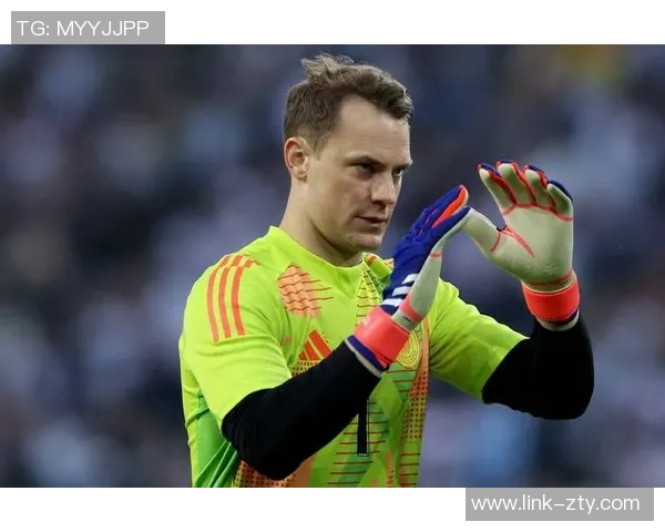 诺伊尔亲临球迷俱乐部分享温馨时刻彰显拜仁独特魅力